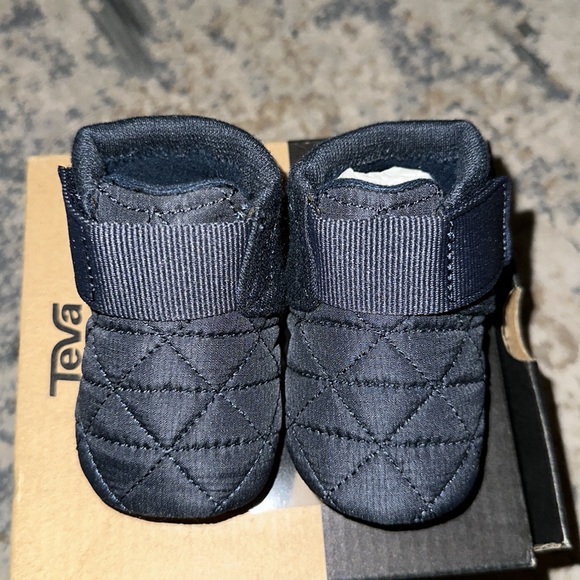 NEW TEVA INFANTS EMBER MOC. - Picture 5 of 9